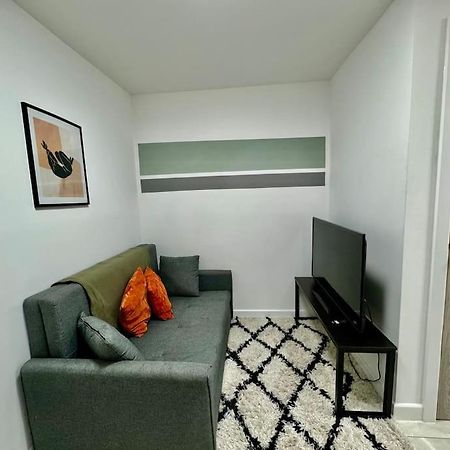 Stylish One Bedroom & A Sofa Bed คาร์ดิฟฟ์ ภายนอก รูปภาพ