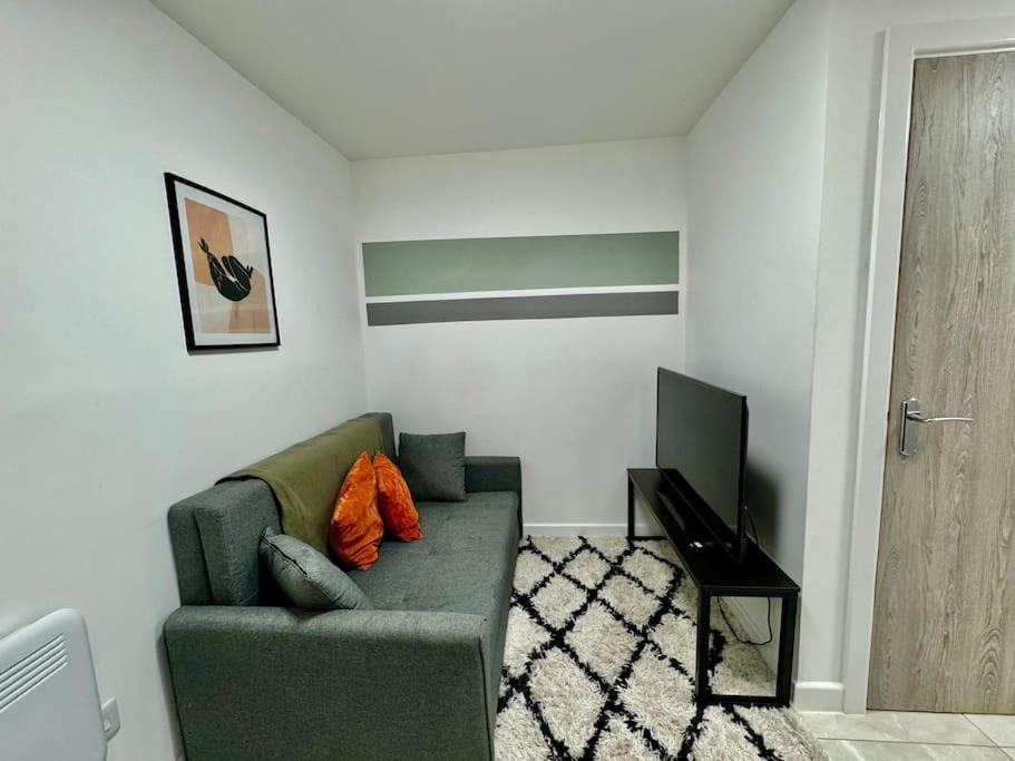 Stylish One Bedroom & A Sofa Bed คาร์ดิฟฟ์ ภายนอก รูปภาพ