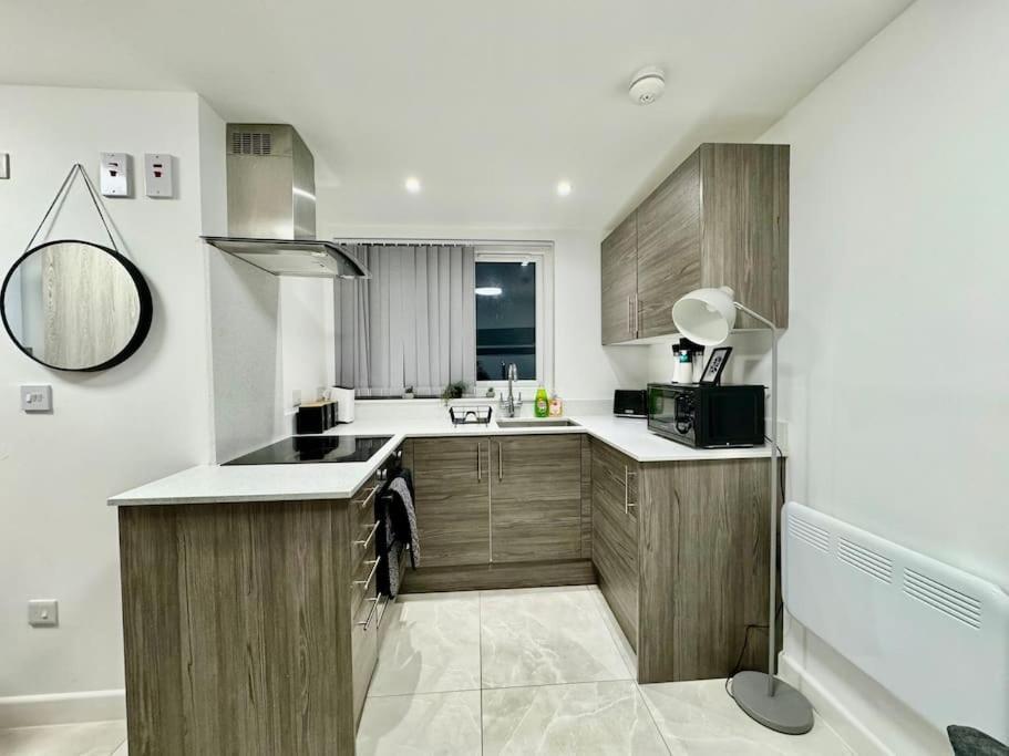 Stylish One Bedroom & A Sofa Bed คาร์ดิฟฟ์ ภายนอก รูปภาพ