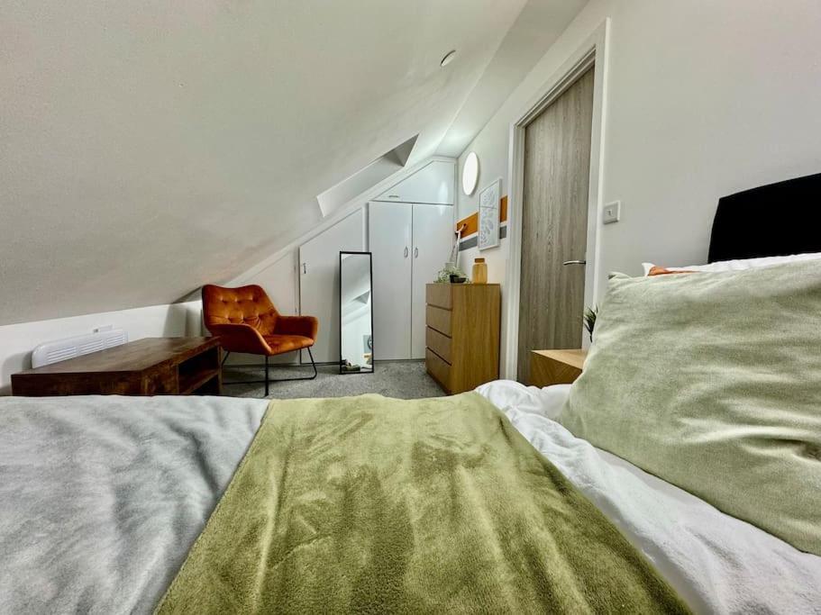 Stylish One Bedroom & A Sofa Bed คาร์ดิฟฟ์ ภายนอก รูปภาพ