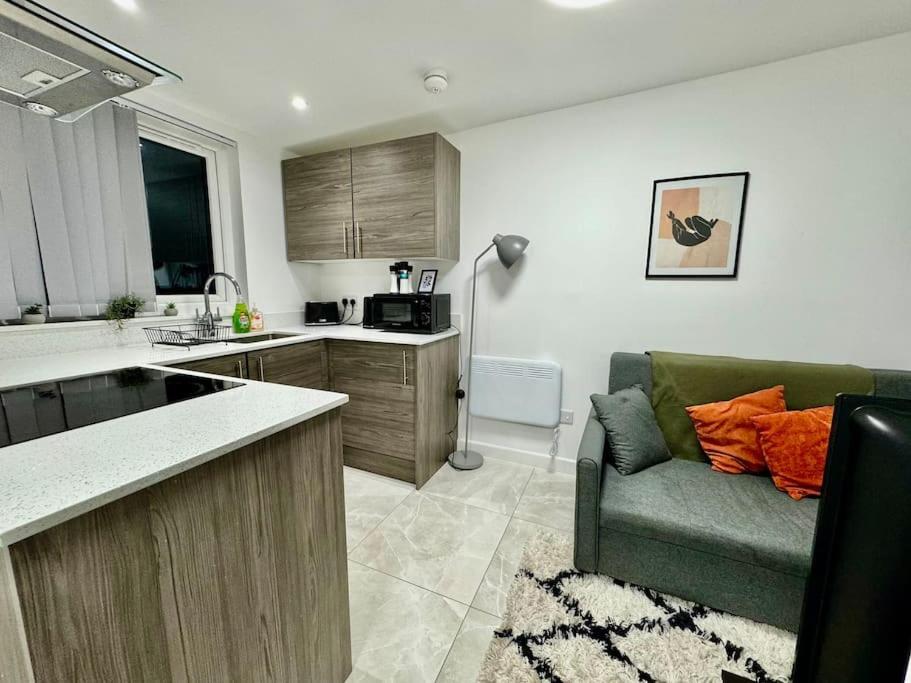 Stylish One Bedroom & A Sofa Bed คาร์ดิฟฟ์ ภายนอก รูปภาพ